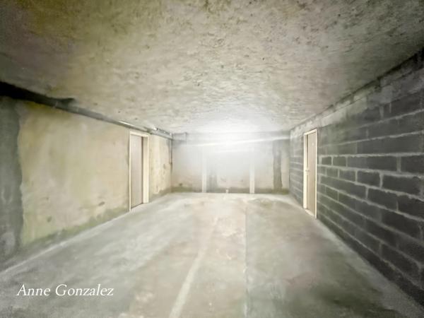 OLIVET Centre, à vendre au troisième et dernier étage avec ascenceur d'une Résidence sécurisée et calme, grand appartement lumineux avec 4 chambres, terrasse, deux places de parking et une cave