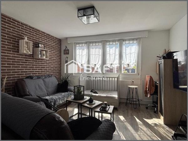 Maison rénovée , 3 chambres , garage , semi mitoyenne