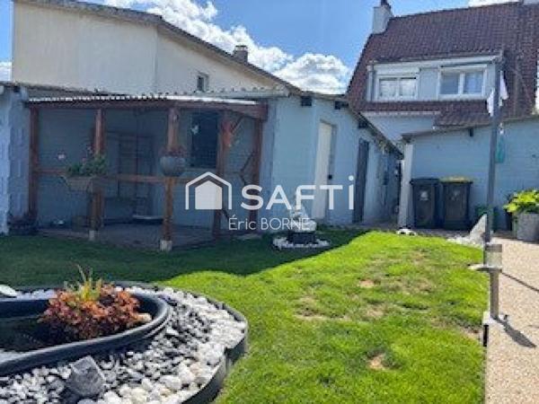 Maison rénovée , 3 chambres , garage , semi mitoyenne