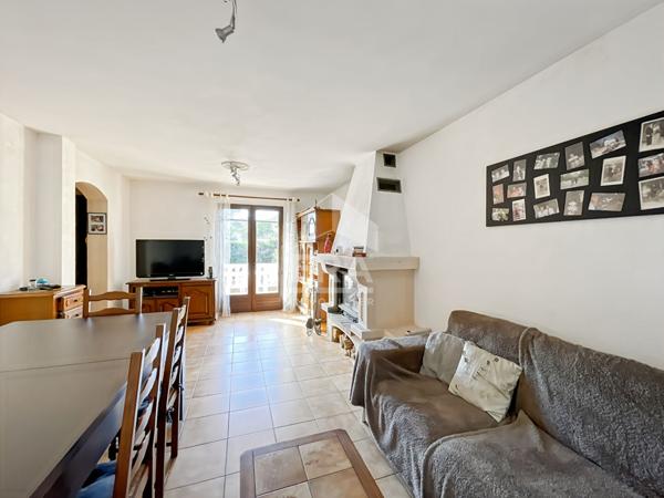 MAISON INDIVIDUELLE DE TYPE 4 PIECES AVEC PISCINE