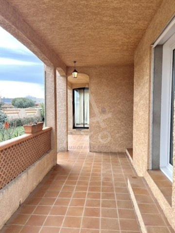 VILLA 5 PIÈCES et 608M2 DE TERRAIN à 5mn en voiture des PLAGES