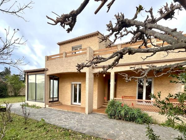 VILLA 5 PIÈCES et 608M2 DE TERRAIN à 5mn en voiture des PLAGES