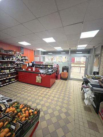 MONTCORNET : Local commercial (supérette) + Appartement