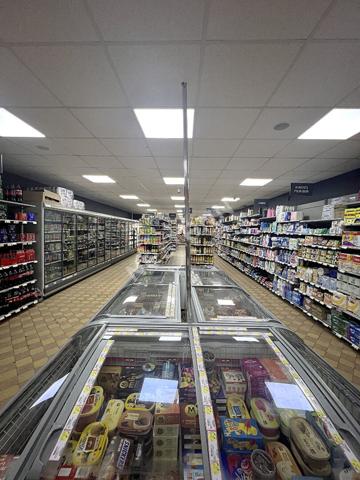 MONTCORNET : Local commercial (supérette) + Appartement