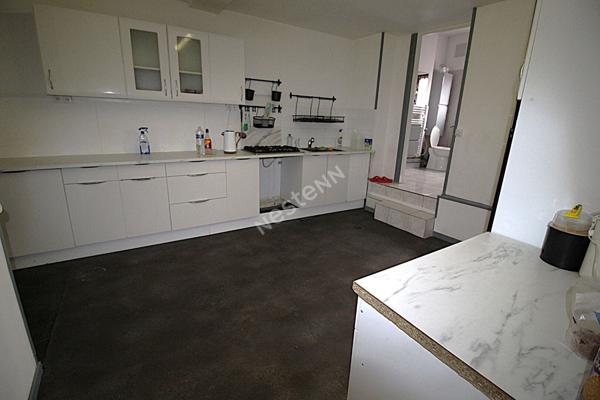 MONTCORNET : Local commercial (supérette) + Appartement