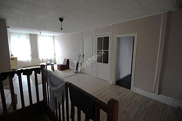 MONTCORNET : Local commercial (supérette) + Appartement