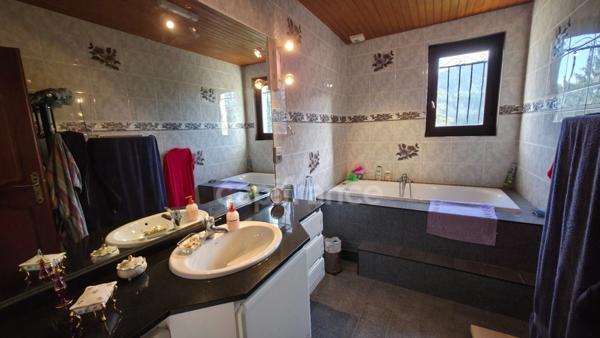 Maison plain-pied 90 m² – Terrain 2400 m² – Piscine – Sous-sol complet – Vue dégagée – Aurec-sur-Loire