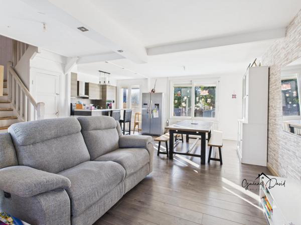 SAINT POL DE LÉON – MAISON RÉNOVÉE, COMMERCES À PIED, JARDIN CLOS