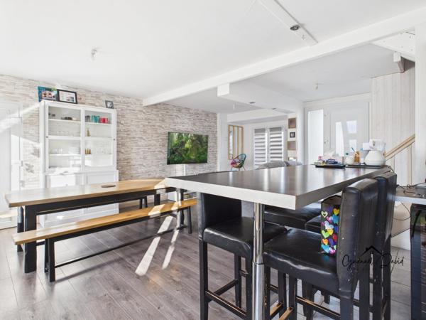 SAINT POL DE LÉON – MAISON RÉNOVÉE, COMMERCES À PIED, JARDIN CLOS