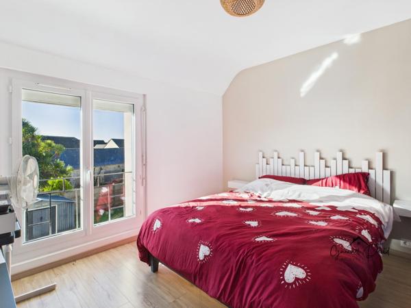 SAINT POL DE LÉON – MAISON RÉNOVÉE, COMMERCES À PIED, JARDIN CLOS