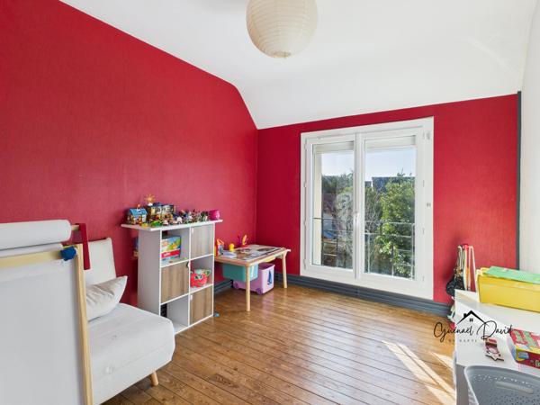 SAINT POL DE LÉON – MAISON RÉNOVÉE, COMMERCES À PIED, JARDIN CLOS