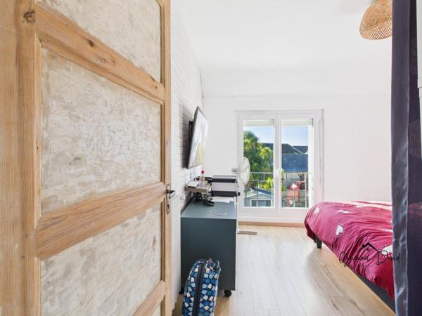 SAINT POL DE LÉON – MAISON RÉNOVÉE, COMMERCES À PIED, JARDIN CLOS