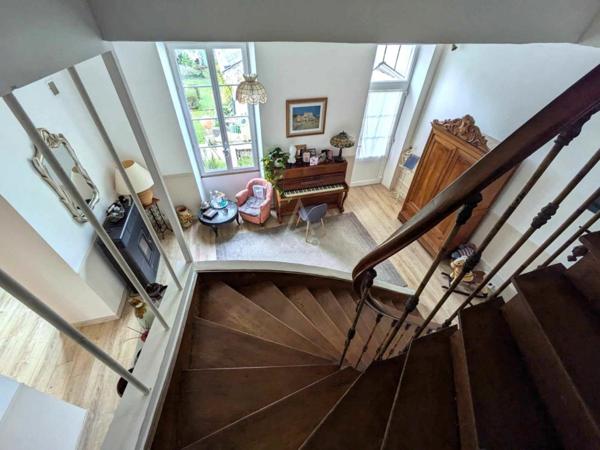 GRANDE MAISON DE VILLE 4/5 CHAMBRES + JARDIN