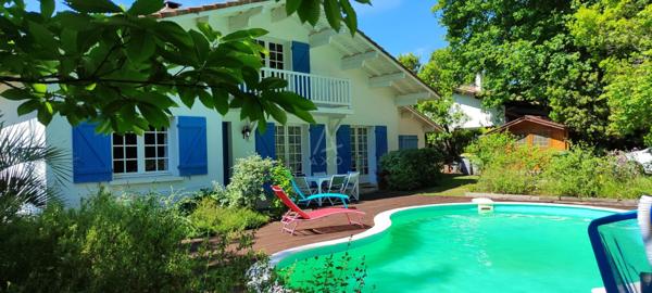 MONT-DE-MARSAN  MAISON TRADITIONNELLE AVEC PISCINE & PANNEAUX SOLAIRES  135 m²