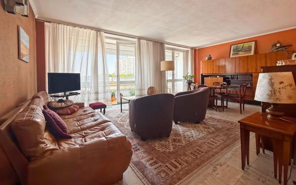 Appartement à vendre    3 pièces •  Bron