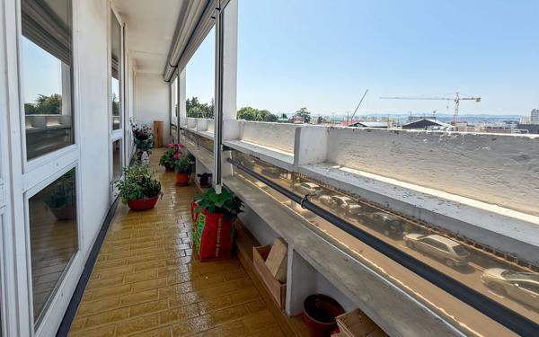 Appartement à vendre    3 pièces •  Bron