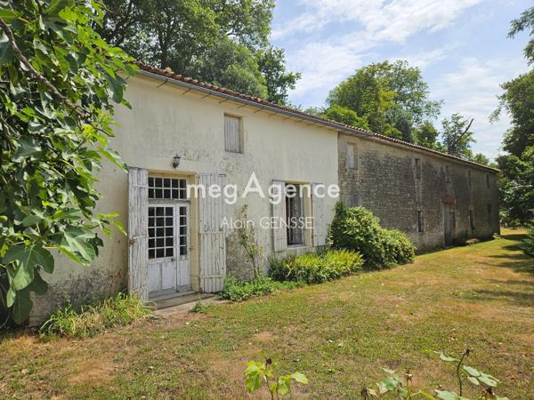 Maison à Surgères, 17700 - 10 pièces 292m²