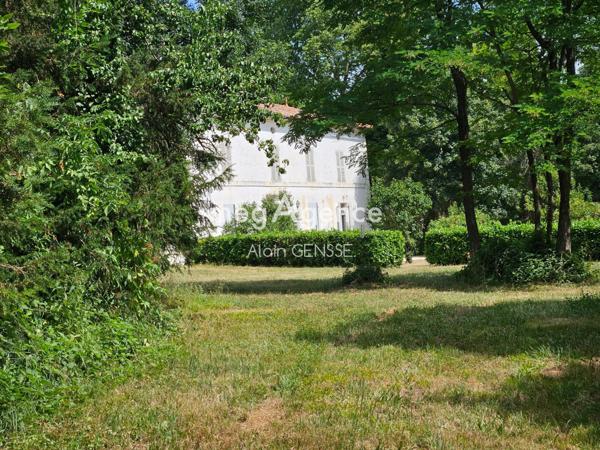 Maison à Surgères, 17700 - 10 pièces 292m²