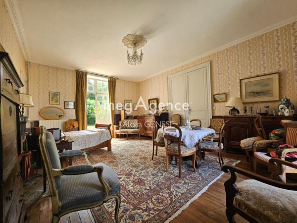 Maison à Surgères, 17700 - 10 pièces 292m²