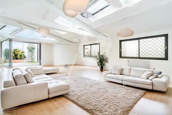 LOFT EN DUPLEX A USAGE MIXTE REFAIT A NEUF - 20è Arrondissement - Paris