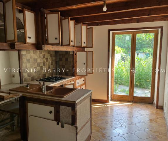 IMMEUBLE COMPOSE DE 4 APPARTEMENTS ET 1 MAISON AVEC JARDIN