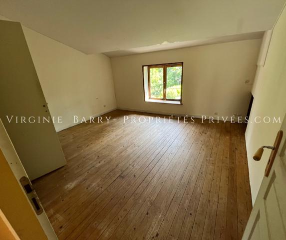 IMMEUBLE COMPOSE DE 4 APPARTEMENTS ET 1 MAISON AVEC JARDIN