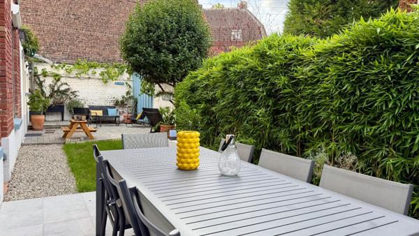 EXCLUSIVITÉ – Maison pleine de charme avec jardin, garage et confort moderne