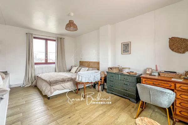 Maison
         5 pièces
        - 177 m² 300 000 € *