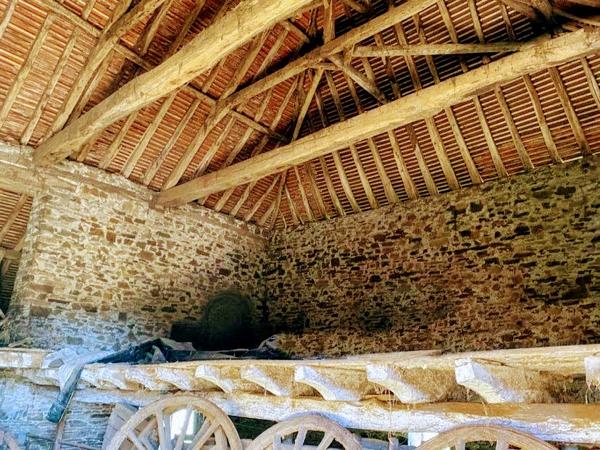 Corps de ferme en pierre 100 m2