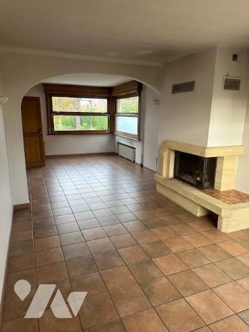 Ensemble immobilier comprenant une maison à usage d'habitation et un local professionnel