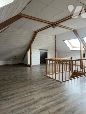 Ensemble immobilier comprenant une maison à usage d'habitation et un local professionnel