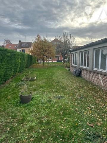 Ensemble immobilier comprenant une maison à usage d'habitation et un local professionnel