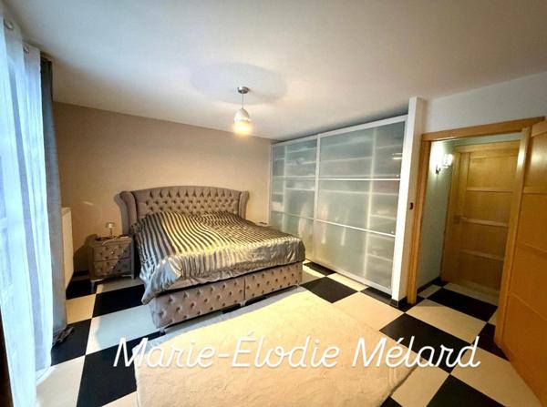 Plain-pied contemporain de 156 m² avec garage de 80 m²implanté sur terrain 16,13 ares