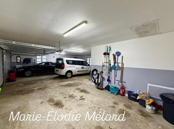 Plain-pied contemporain de 156 m² avec garage de 80 m²implanté sur terrain 16,13 ares