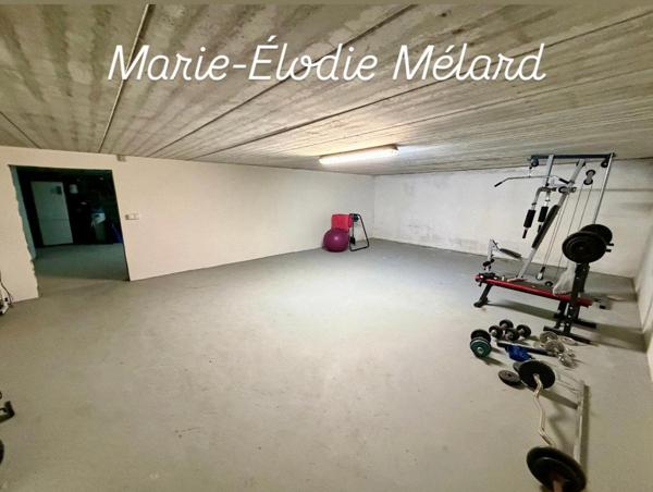 Plain-pied contemporain de 156 m² avec garage de 80 m²implanté sur terrain 16,13 ares