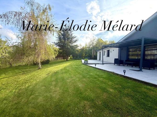 Plain-pied contemporain de 156 m² avec garage de 80 m²implanté sur terrain 16,13 ares