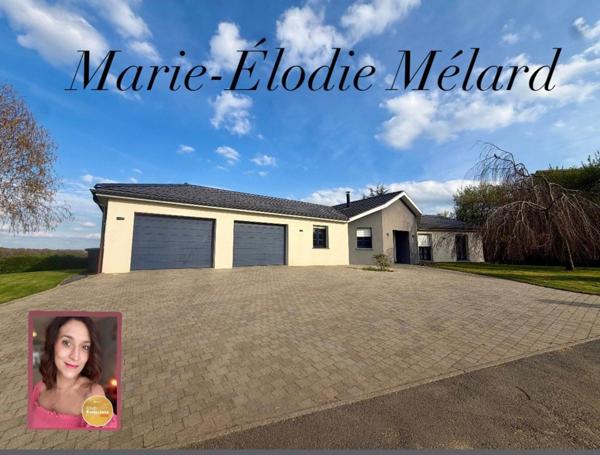 Plain-pied contemporain de 156 m² avec garage de 80 m²implanté sur terrain 16,13 ares