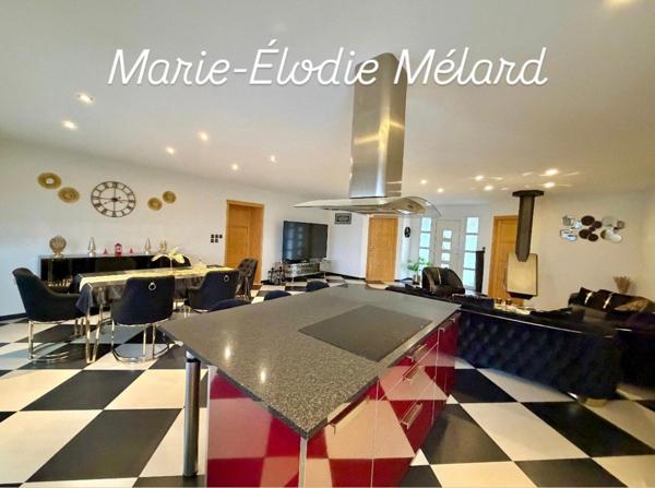 Plain-pied contemporain de 156 m² avec garage de 80 m²implanté sur terrain 16,13 ares