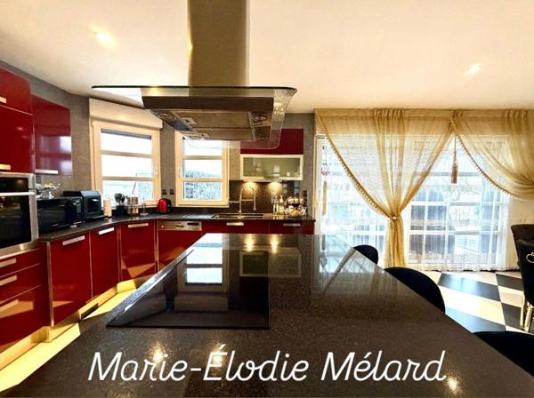 Plain-pied contemporain de 156 m² avec garage de 80 m²implanté sur terrain 16,13 ares