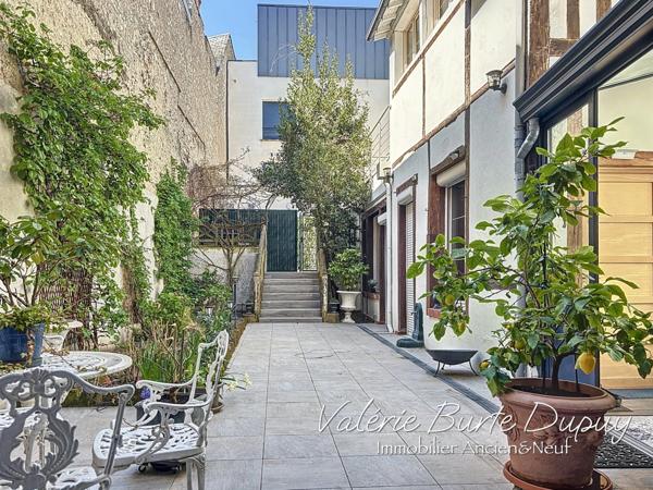 Maison à vendre 6 pièces 213m2 5 Chambres avec Jardin arborée ORLEANS (45)