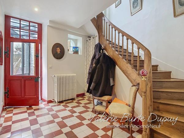 Maison à vendre 6 pièces 213m2 5 Chambres avec Jardin arborée ORLEANS (45)