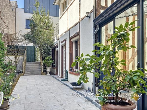 Maison à vendre 6 pièces 213m2 5 Chambres avec Jardin arborée ORLEANS (45)