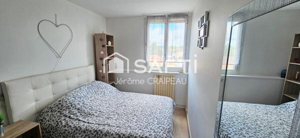 Secteur Gare : Appartement de 98m² avec 3 chambres, balcon, cave et garage.