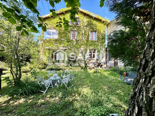 Maison familiale avec studio indépendant et bâtiment de 215 m²