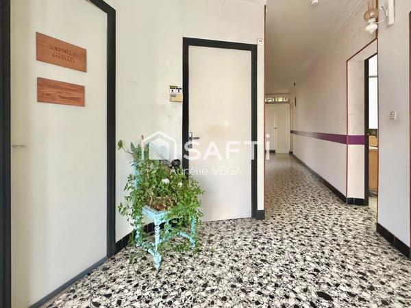 Maison familiale avec studio indépendant et bâtiment de 215 m²