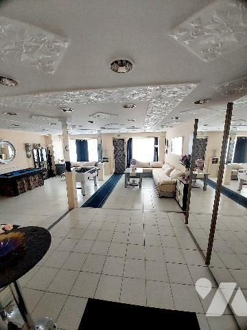 SPECIAL INVESTISSEUR: A vendre un immeuble comprenant logements (T2 et T4) et jardin.