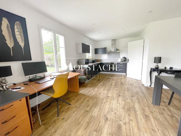 MAISON MODERNE DE PLAIN-PIED - 800m CENTRE-VILLE ET COMMERCES -