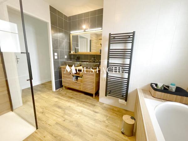 MAISON MODERNE DE PLAIN-PIED - 800m CENTRE-VILLE ET COMMERCES -