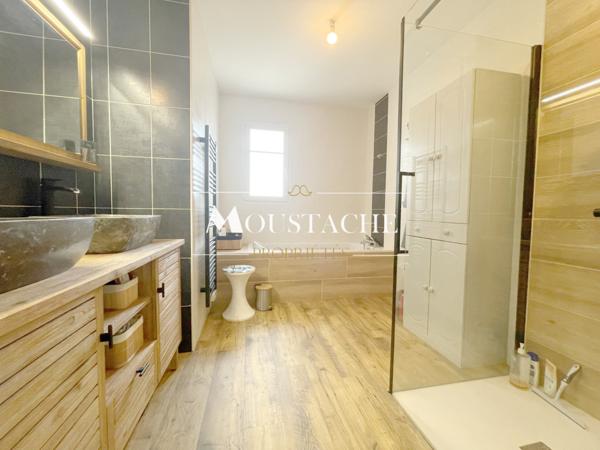 MAISON MODERNE DE PLAIN-PIED - 800m CENTRE-VILLE ET COMMERCES -