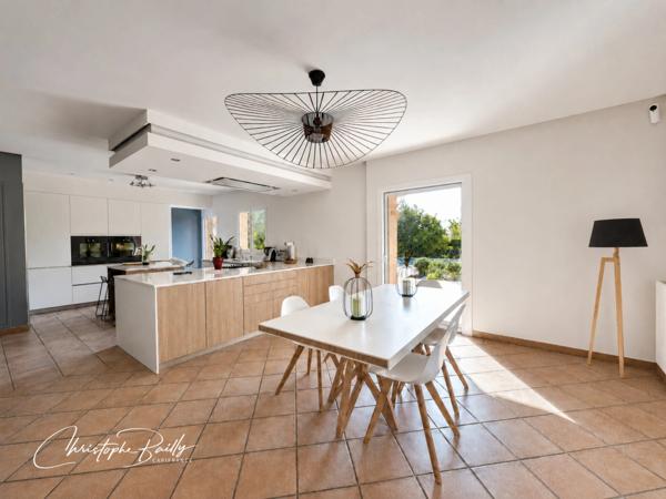 Maison familiale de 182 m² avec piscine et jardin arboré à Rouffiac-Tolosan (31180)